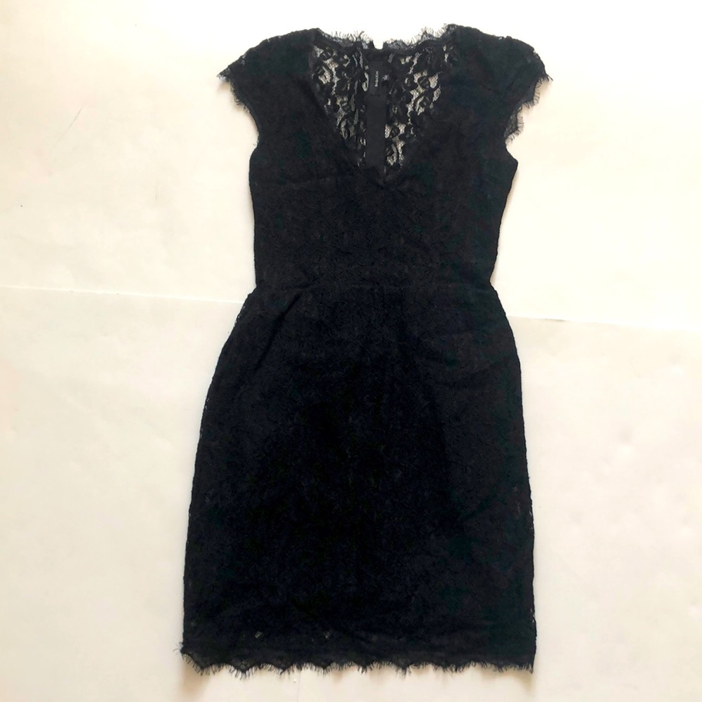 Babaton 2 Dress Black Lace V-neck cap sleeve 2 Pockets zipper back Excellent